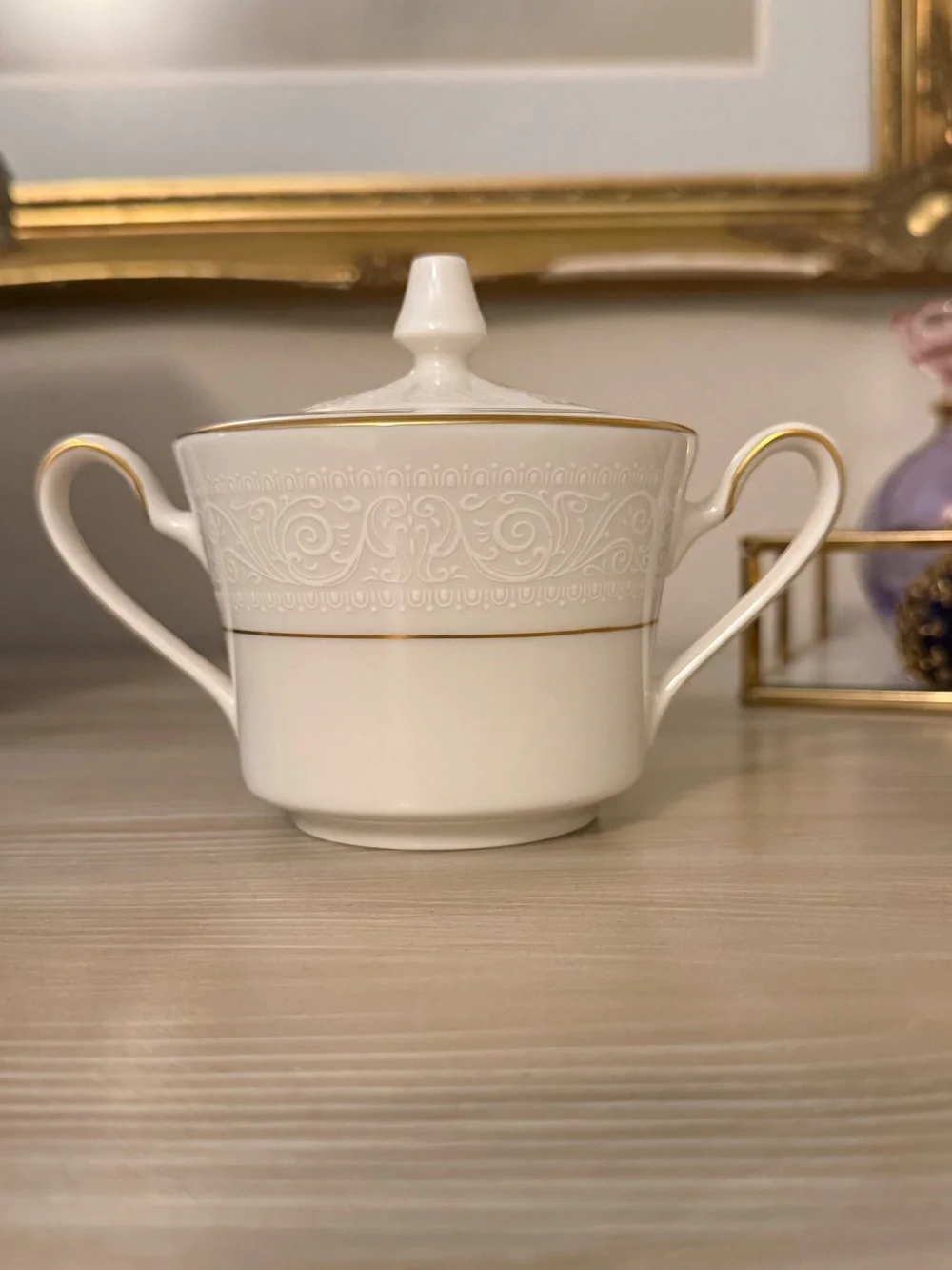N/A elegant cream